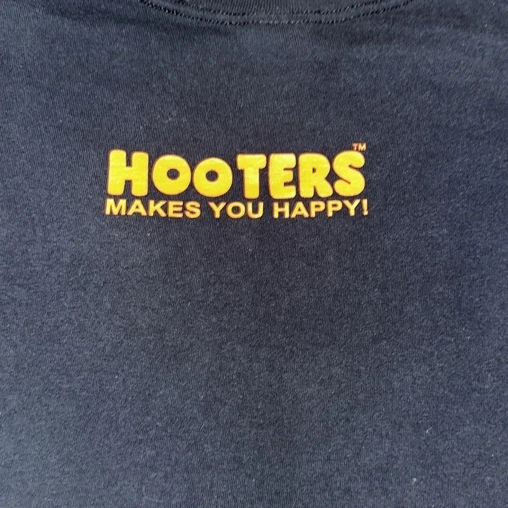 HOOTER’S Cape Coral, FL Black Short Sleeve t-shirt SIZE LARGE Gildan - Picture 4 of 4